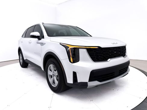 Certified 2024 Kia Sorento LX FWD image 12