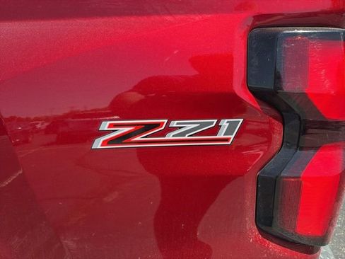 Used 2025 Chevrolet Colorado Z71 w/ Z71 Convenience Package 2 AWD/4WD image 11