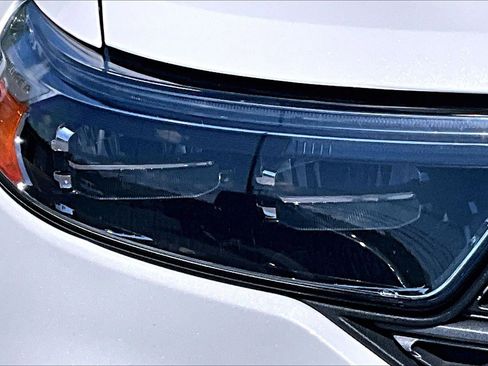 Certified 2022 Ford Explorer XLT w/ Equipment Group 202A AWD/4WD image 30