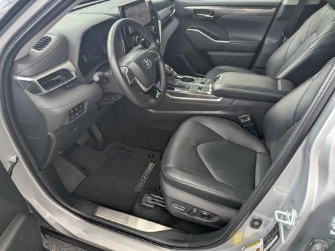 Used 2024 Toyota Highlander Platinum AWD/4WD image 9
