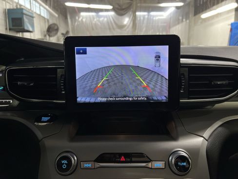 Used 2023 Ford Explorer XLT w/ Equipment Group 202A image 19