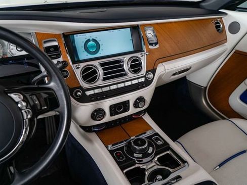 Used 2017 Rolls-Royce Dawn RWD image 21