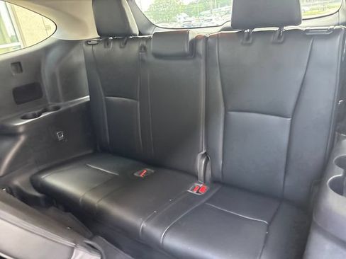 Used 2022 Toyota Highlander XLE FWD image 7