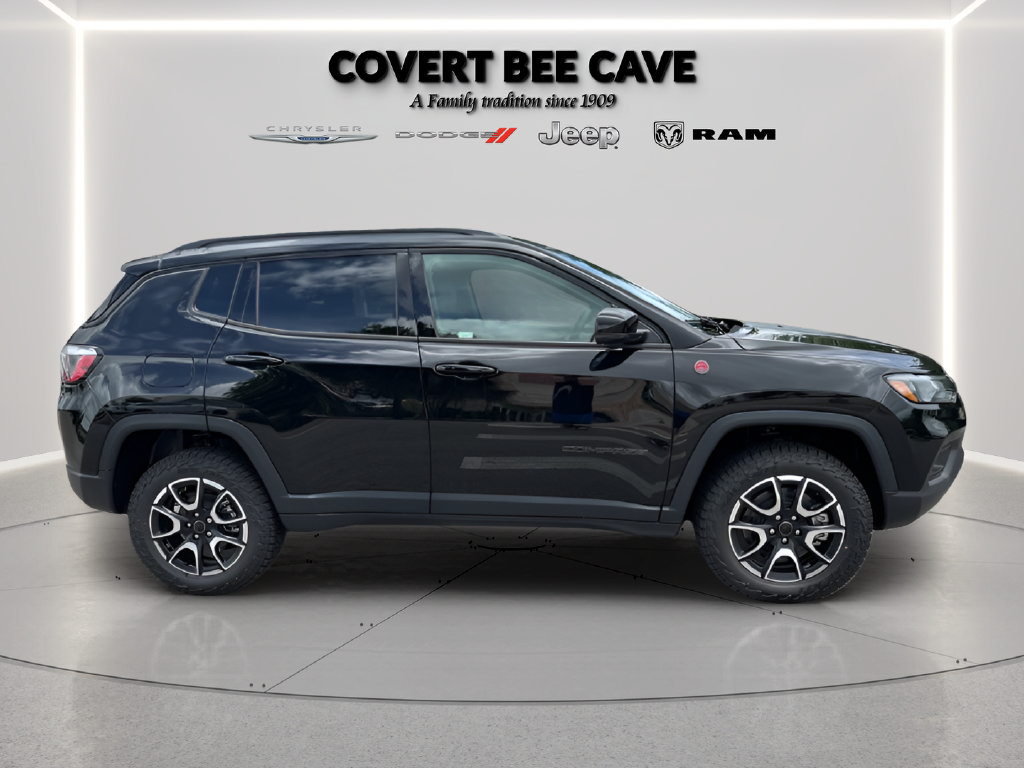 New 2026 Jeep Compass Trailhawk w/ Sun, Sound & Navigation Group AWD/4WD image 11