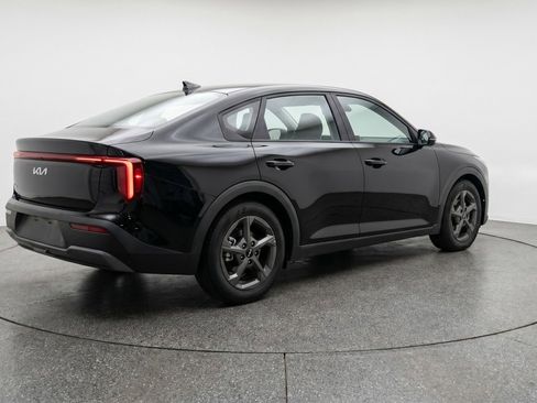 Used 2025 Kia K4 LXS FWD image 9