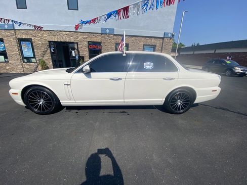 Used 2008 Jaguar XJ8 image 8
