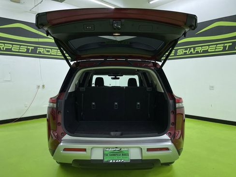 Used 2024 Nissan Pathfinder SL image 9