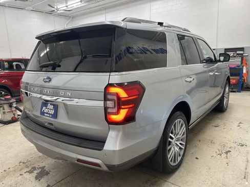 Used 2022 Ford Expedition Limited image 4
