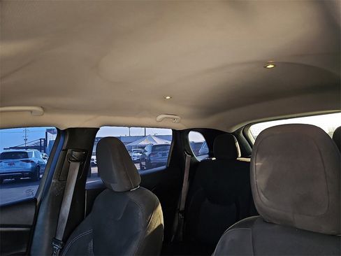 Used 2020 Jeep Cherokee Latitude image 22