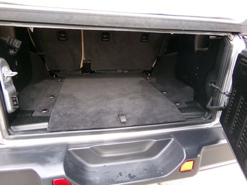 Used 2020 Jeep Wrangler Unlimited Sahara image 21