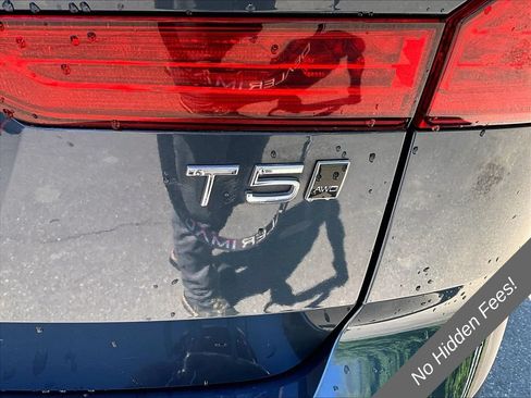Used 2018 Volvo XC60 T5 Momentum w/ Convenience Package AWD/4WD image 8