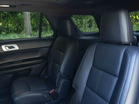 Used 2014 Ford Explorer Limited w/ Equipment Group 302A FWD image 18