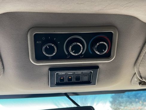 Used 2014 GMC Savana 1500 image 32