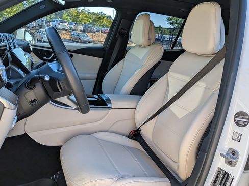 Used 2025 Mercedes-Benz GLC 300 4MATIC image 16