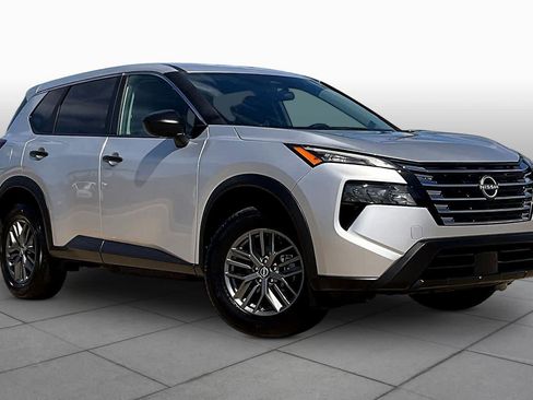 Used 2024 Nissan Rogue S image 3