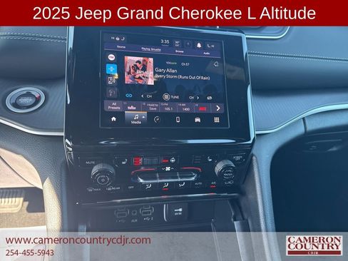 New 2025 Jeep Grand Cherokee L Laredo image 17