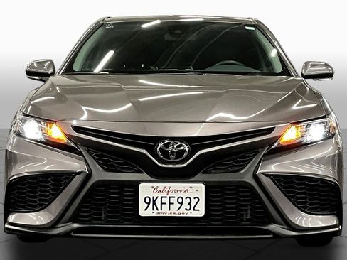 Used 2024 Toyota Camry SE image 3