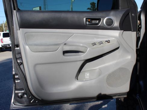 Used 2010 Toyota Tacoma PreRunner image 11