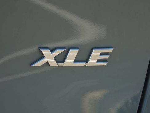 Used 2022 Toyota RAV4 XLE FWD image 18
