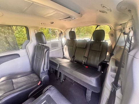 Used 2011 Chrysler Town & Country Touring-L w/ Entertainment Group #2 image 19