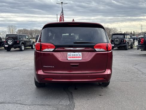 Used 2017 Chrysler Pacifica Touring image 7