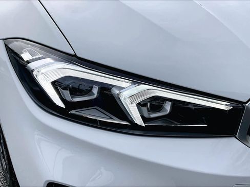 Used 2025 BMW 330i Sedan w/ Premium Package image 26