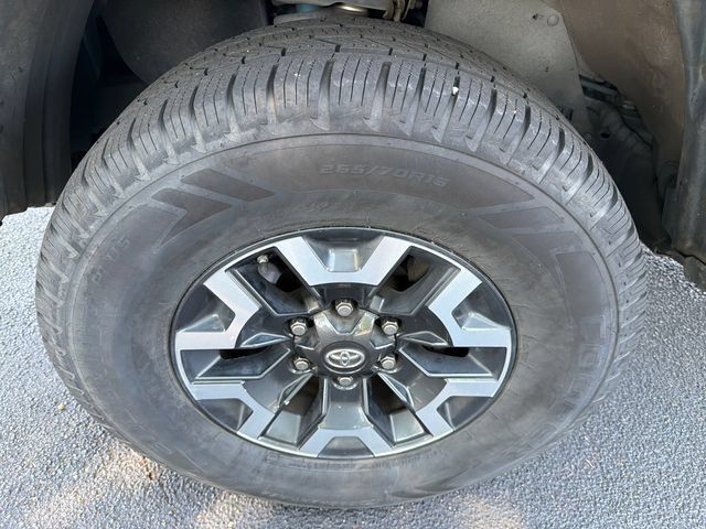 Used 2016 Toyota Tacoma TRD Off-Road w/ Premium & Technology Package RWD image 11