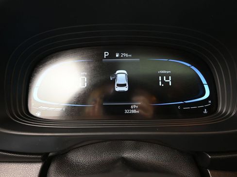 Certified 2024 Hyundai Venue SEL image 19