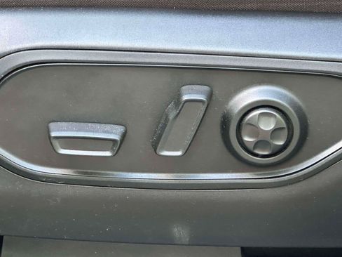 Used 2023 Jeep Grand Cherokee Altitude AWD/4WD image 16