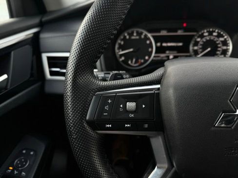 Used 2024 Mitsubishi Outlander SE image 24