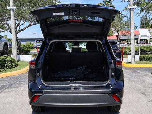 Used 2024 Toyota Highlander LE image 17