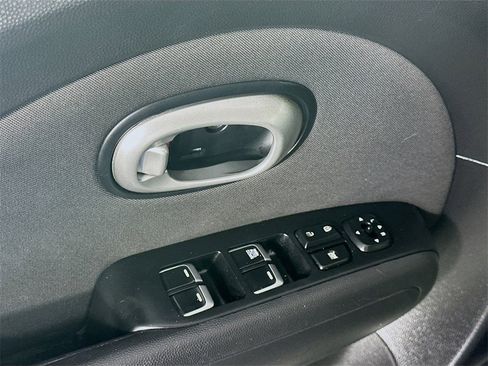 Used 2019 Kia Soul w/ Convenience Package image 24