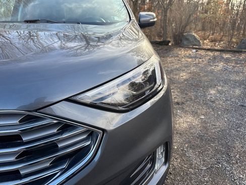 Used 2024 Ford Edge Titanium image 3