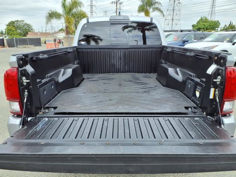 Used 2018 Toyota Tacoma TRD Sport RWD image 8