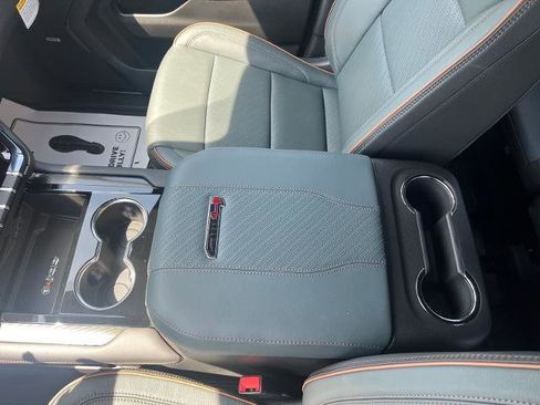 Used 2026 GMC Yukon AT4 w/ AT4 Preferred Package AWD/4WD image 10