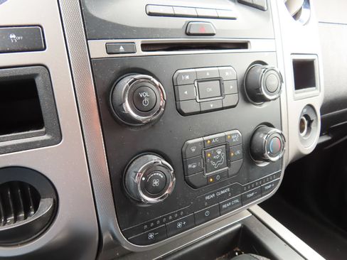 Used 2017 Ford Expedition XLT w/ Equipment Group 201A RWD image 26
