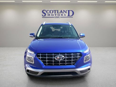 Used 2024 Hyundai Venue SEL FWD image 3