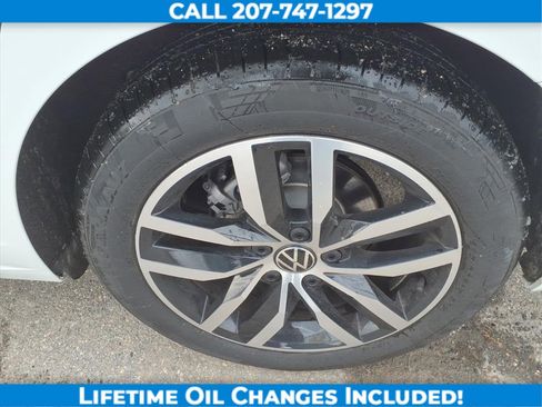Used 2025 Volkswagen Jetta SE image 9