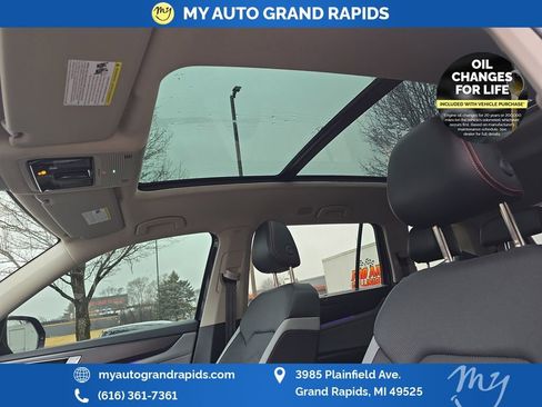 Used 2024 Volkswagen Atlas Peak Edition SE image 20