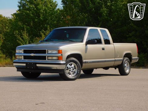 Used 1998 Chevrolet Silverado 1500 w/ Preferred Equipment Group 2 image 3