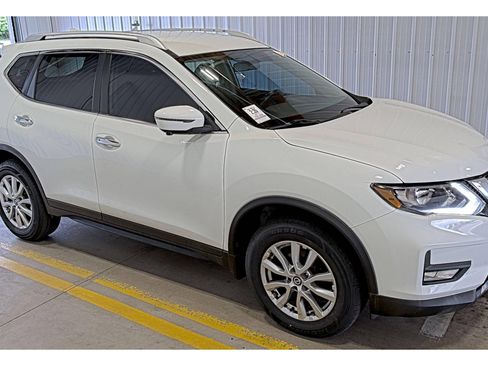 Used 2017 Nissan Rogue SV w/ SV Premium Package AWD/4WD image 3