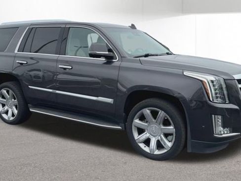 Used 2018 Cadillac Escalade Premium Luxury AWD/4WD image 2