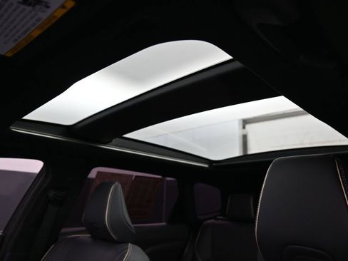 Certified 2025 Toyota Crown Signia image 31