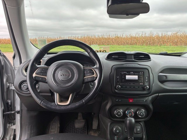 Used 2016 Jeep Renegade Latitude AWD/4WD image 12