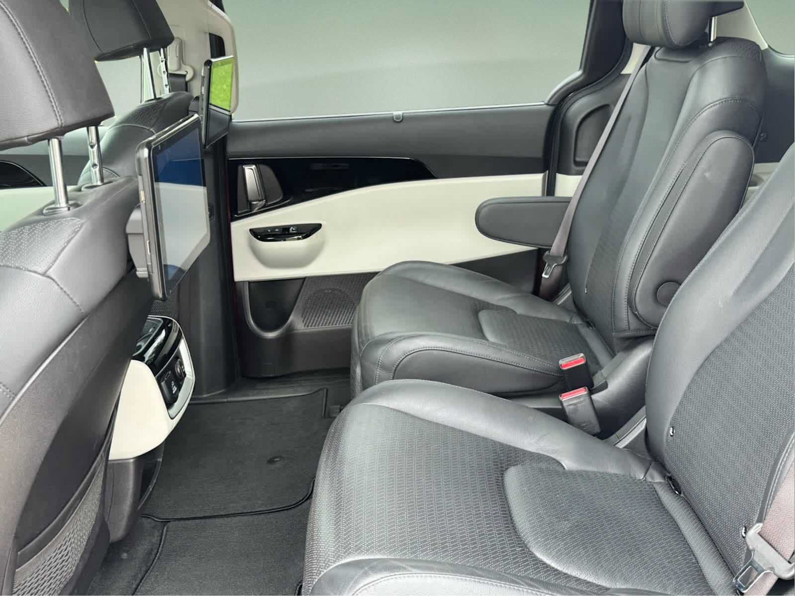 Used 2022 Kia Carnival SX Prestige FWD image 27