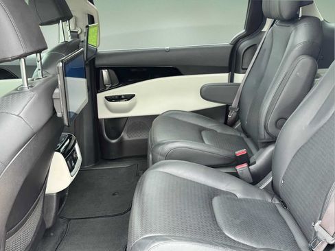 Used 2022 Kia Carnival SX Prestige FWD image 27