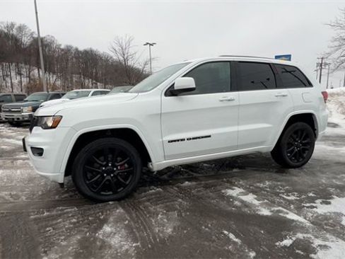 Used 2019 Jeep Grand Cherokee Altitude image 4