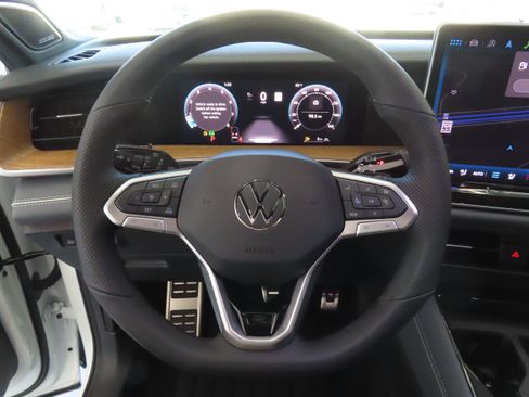 New 2026 Volkswagen Tiguan SEL R-Line image 15