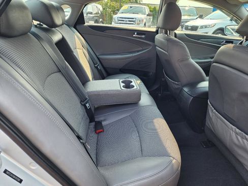 Used 2011 Hyundai Sonata SE w/ Navigation & Sunroof Pkg 4 FWD image 24