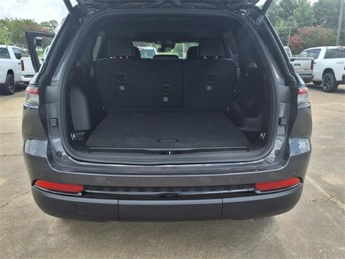 New 2025 Jeep Grand Cherokee Altitude image 17
